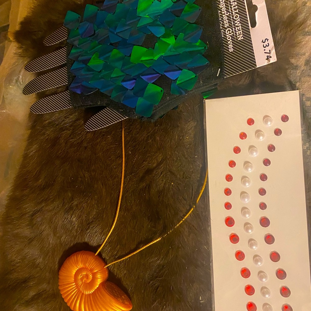 URSULA COSTUME accessories